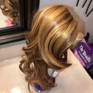 Clip on ponytail. NWT